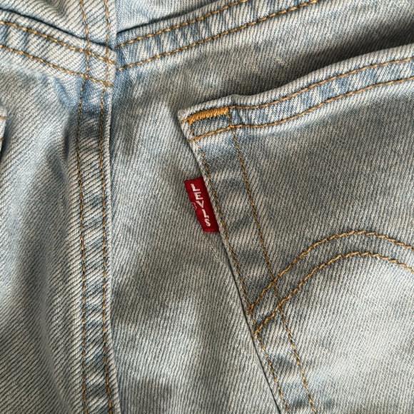 Levi’s wedgie bootcut light wash 27x30 PRICE FIRM - Picture 11 of 11